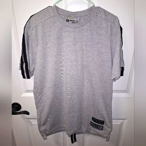 A Brooklyn Express short sleeve men's t-shirt in a size XL with badges.